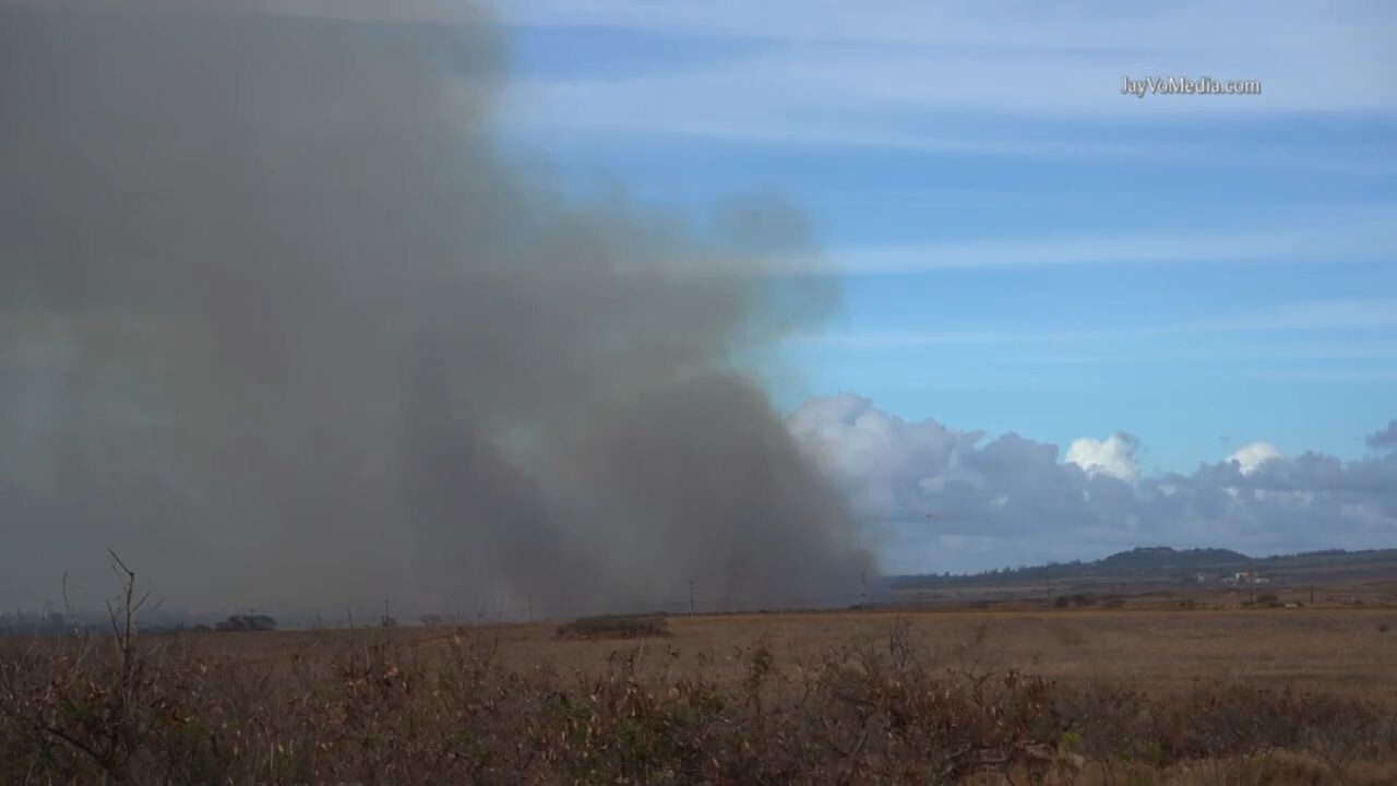 Kahului: 30 Acre Massive Brush Fire near Kahului Airport